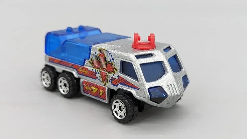 Matchbox 2000 Diecast Firetruck #71 Runway Hero Kids Car of the Year 1:64